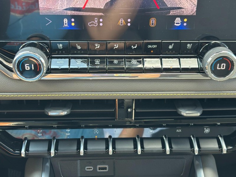 Chevrolet Colorado Vehicle Full-screen Gallery Image 17