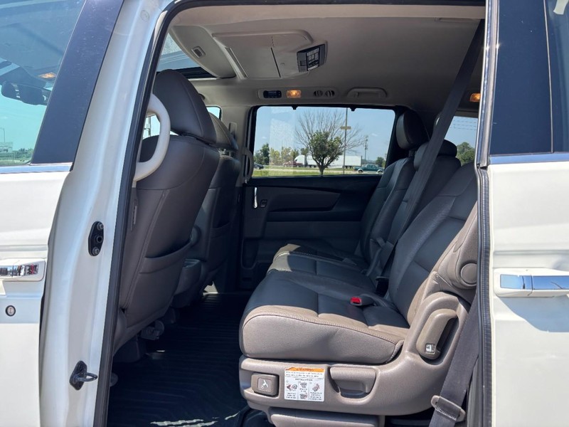 Honda Odyssey Vehicle Full-screen Gallery Image 11