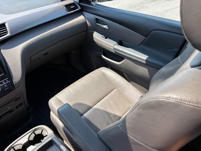 Honda Odyssey Vehicle Full-screen Gallery Image 16
