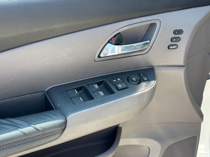 Honda Odyssey Vehicle Full-screen Gallery Image 18