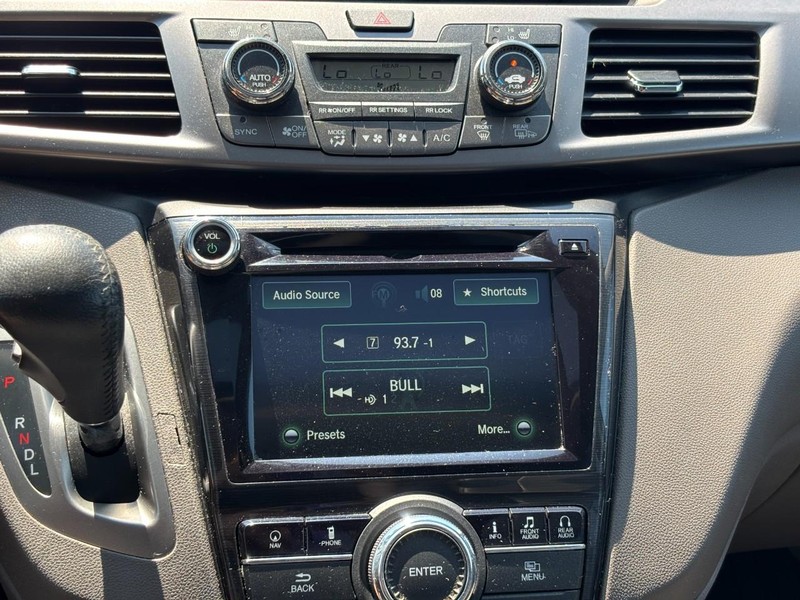 Honda Odyssey Vehicle Full-screen Gallery Image 24