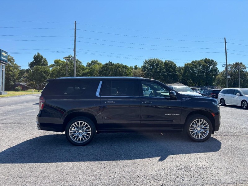 Chevrolet Suburban Vehicle Full-screen Gallery Image 6