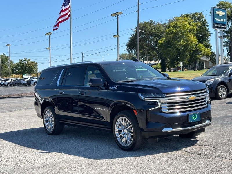 Chevrolet Suburban Vehicle Full-screen Gallery Image 7