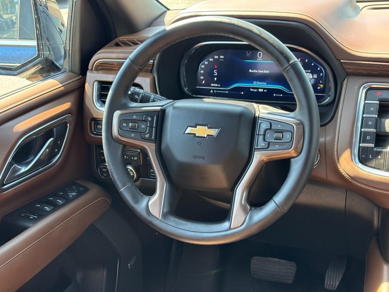 Chevrolet Suburban Vehicle Full-screen Gallery Image 13