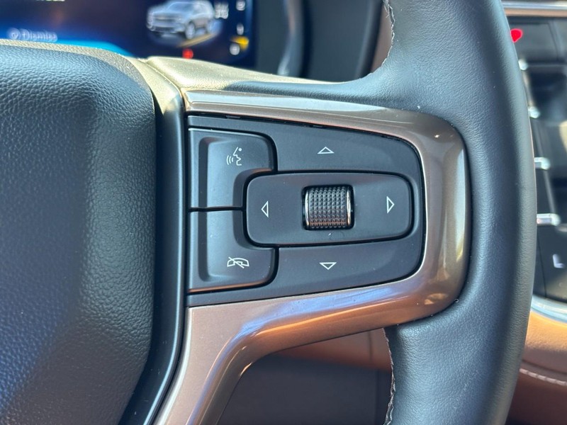 Chevrolet Suburban Vehicle Full-screen Gallery Image 19