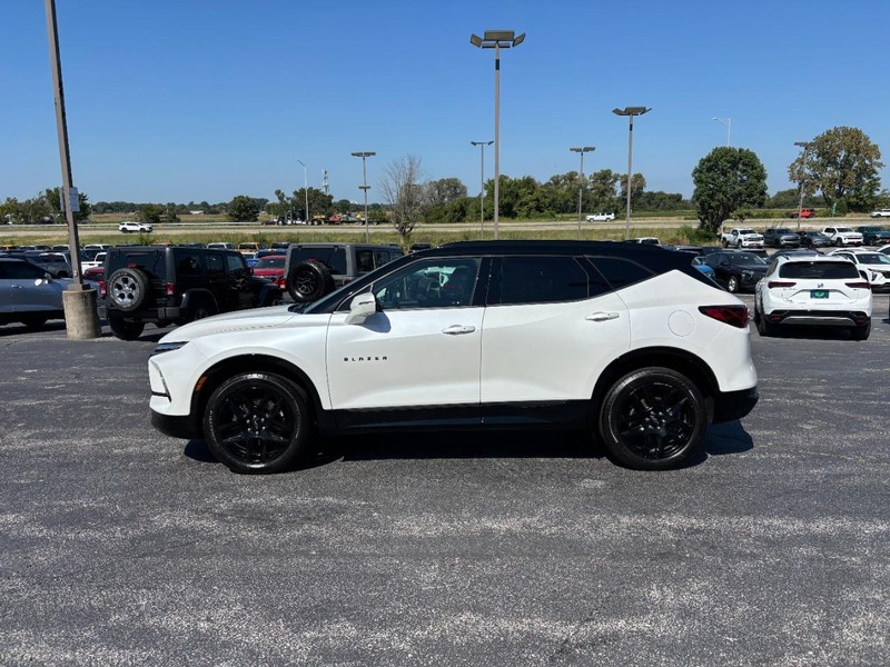 Chevrolet Blazer Vehicle Full-screen Gallery Image 02
