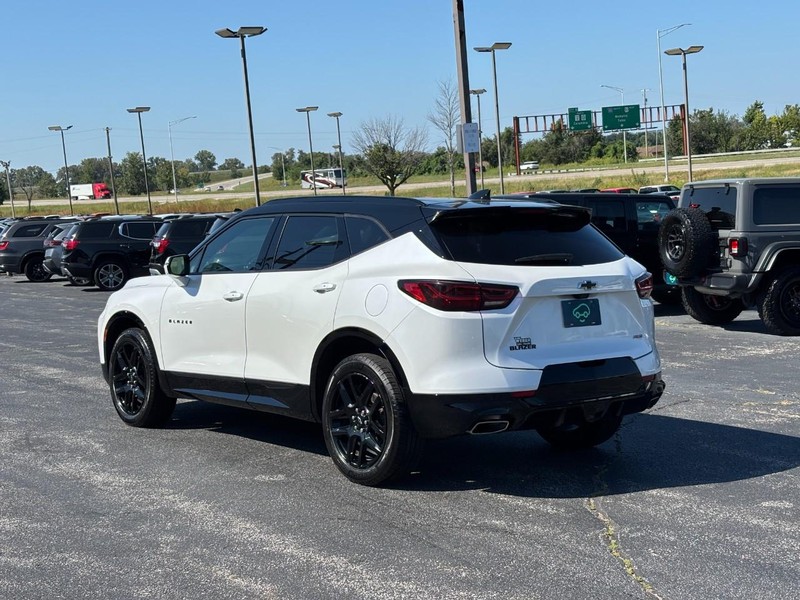 Chevrolet Blazer Vehicle Full-screen Gallery Image 03