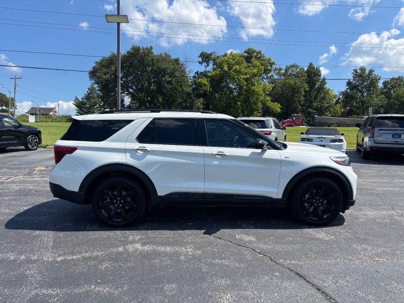 Ford Explorer Vehicle Full-screen Gallery Image 06