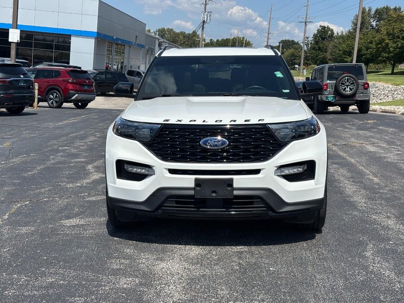 Ford Explorer Vehicle Full-screen Gallery Image 08