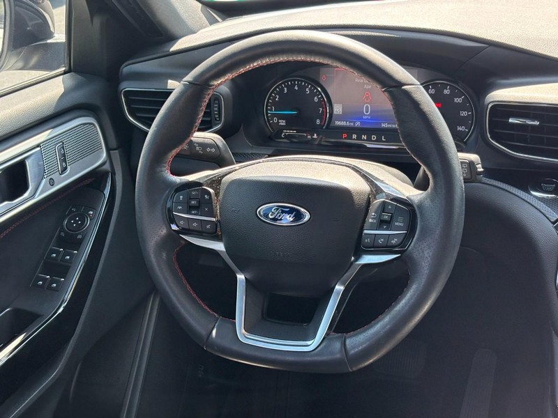 Ford Explorer Vehicle Full-screen Gallery Image 13