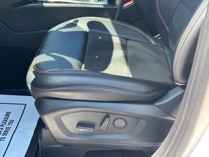 Ford Explorer Vehicle Full-screen Gallery Image 16