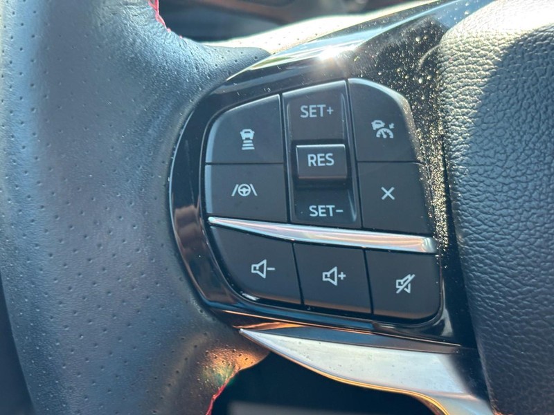 Ford Explorer Vehicle Full-screen Gallery Image 18