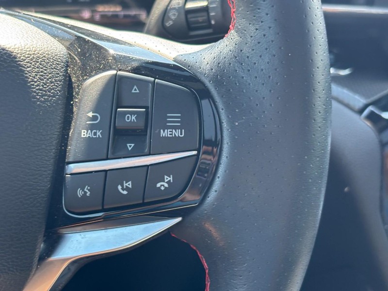Ford Explorer Vehicle Full-screen Gallery Image 19