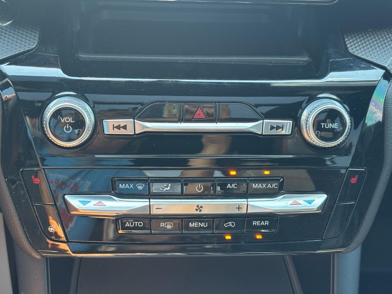 Ford Explorer Vehicle Full-screen Gallery Image 24