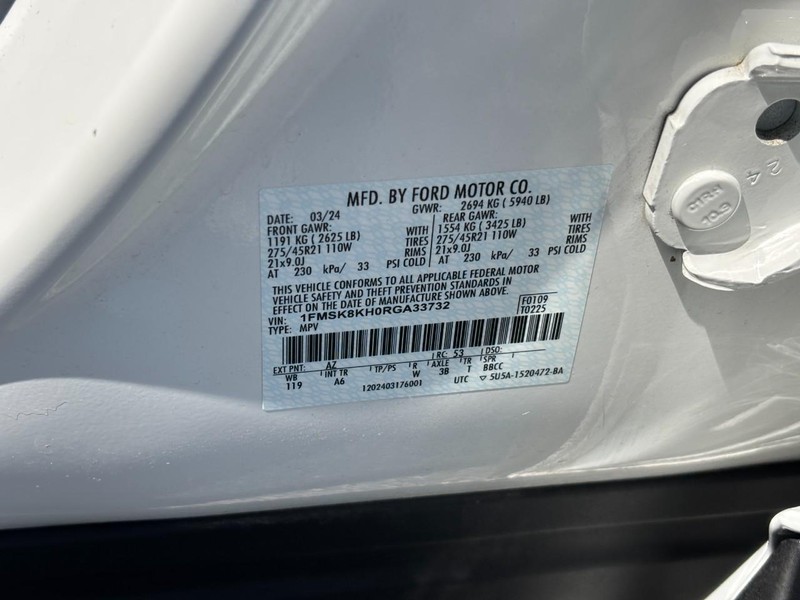 Ford Explorer Vehicle Full-screen Gallery Image 25
