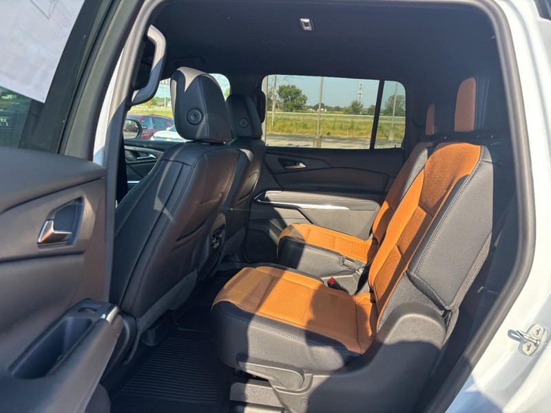 Chevrolet Traverse Vehicle Full-screen Gallery Image 6