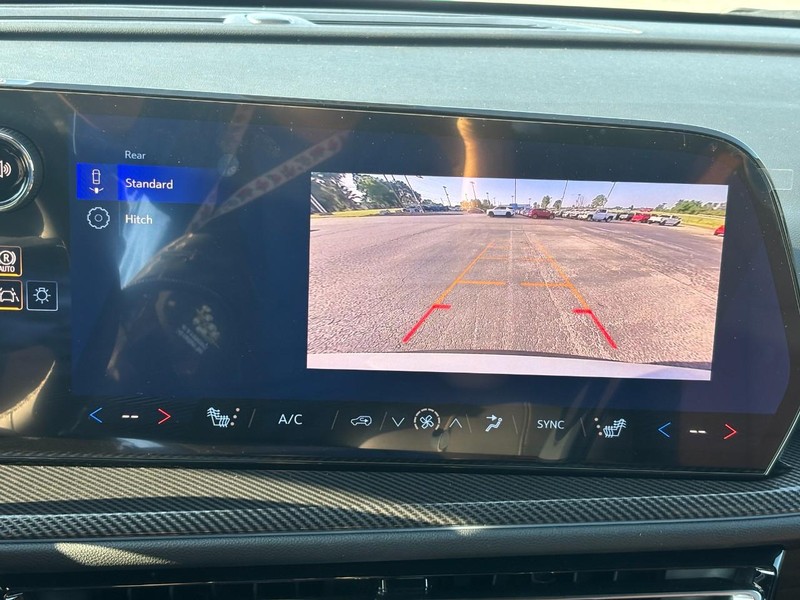 Chevrolet Traverse Vehicle Full-screen Gallery Image 18