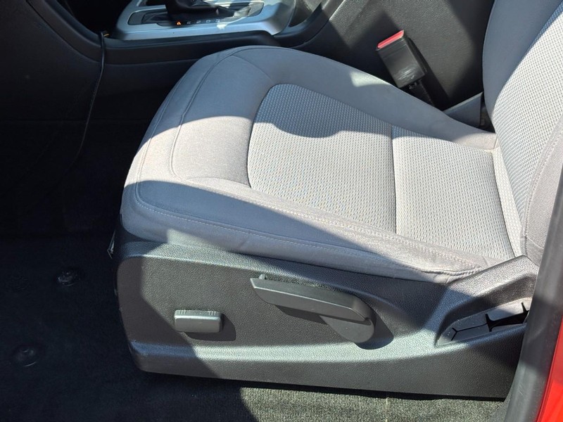Chevrolet Colorado Vehicle Full-screen Gallery Image 15