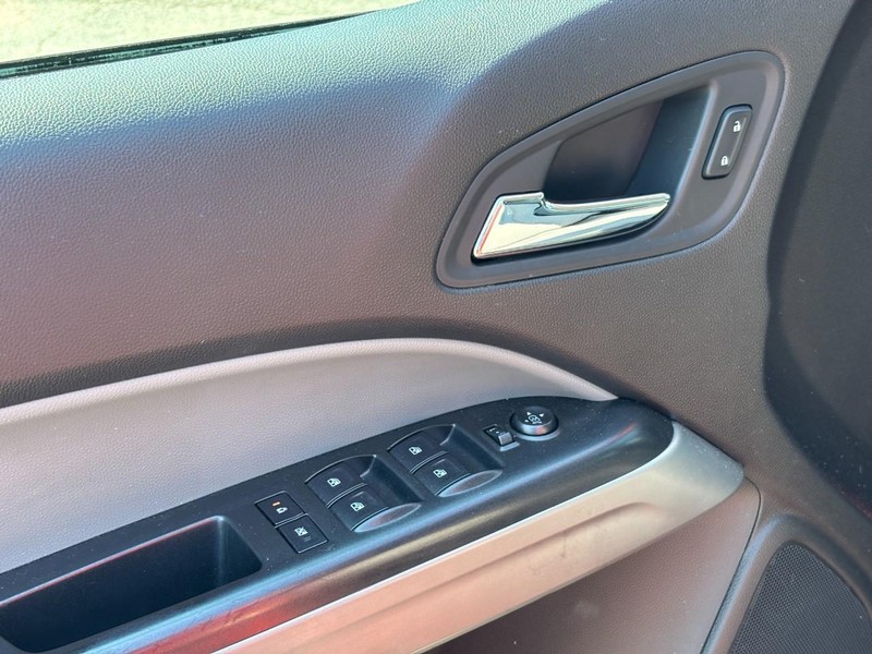 Chevrolet Colorado Vehicle Full-screen Gallery Image 16