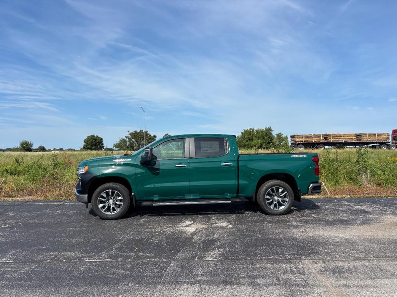 Chevrolet Silverado 1500 Vehicle Full-screen Gallery Image 2