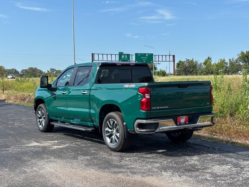 Chevrolet Silverado 1500 Vehicle Full-screen Gallery Image 3