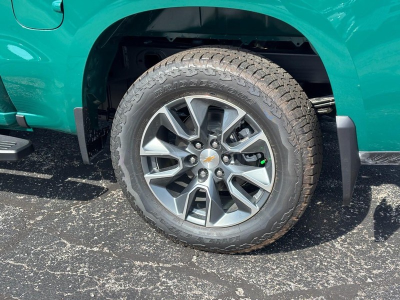Chevrolet Silverado 1500 Vehicle Full-screen Gallery Image 4