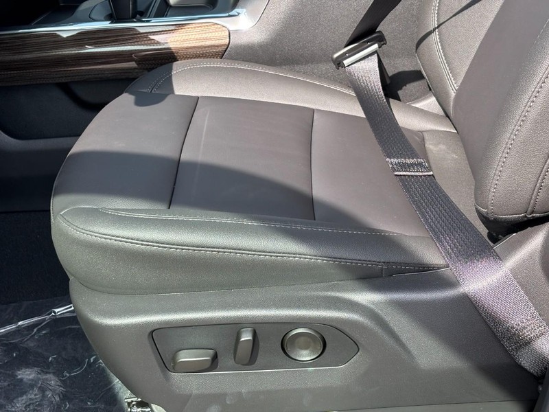 Chevrolet Silverado 1500 Vehicle Full-screen Gallery Image 10