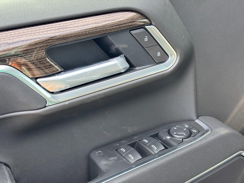Chevrolet Silverado 1500 Vehicle Full-screen Gallery Image 11
