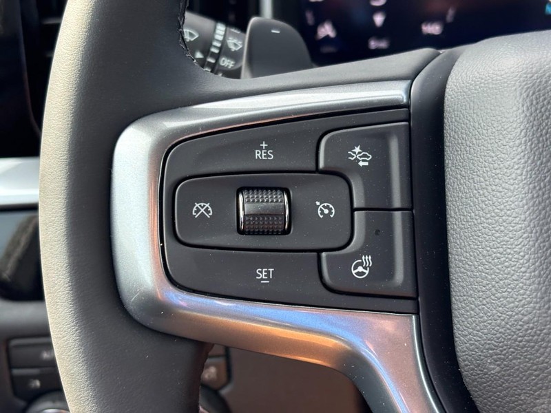 Chevrolet Silverado 1500 Vehicle Full-screen Gallery Image 12