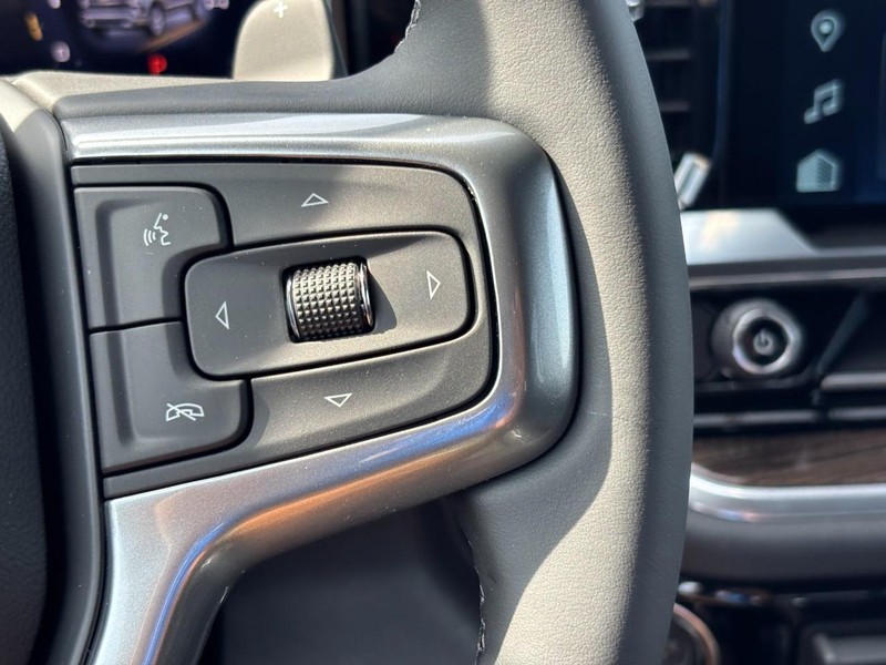 Chevrolet Silverado 1500 Vehicle Full-screen Gallery Image 13