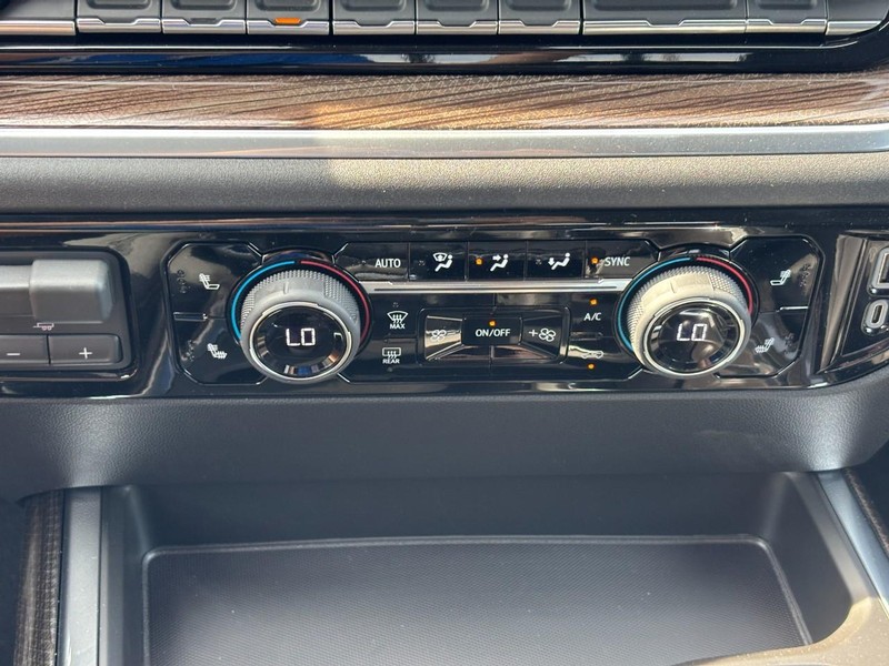 Chevrolet Silverado 1500 Vehicle Full-screen Gallery Image 18