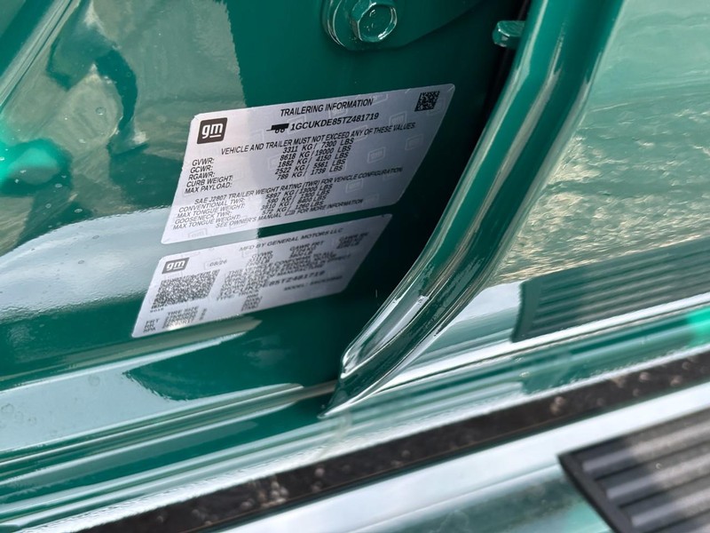 Chevrolet Silverado 1500 Vehicle Full-screen Gallery Image 19