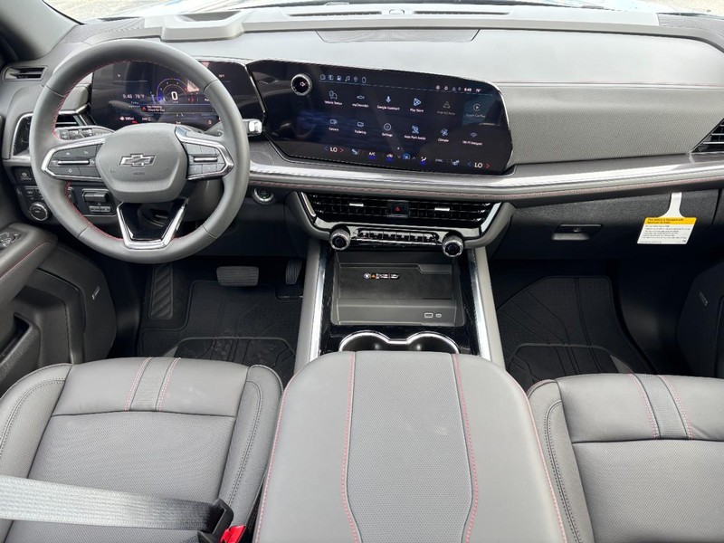 Chevrolet Suburban Vehicle Full-screen Gallery Image 7