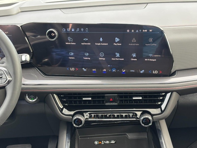 Chevrolet Suburban Vehicle Full-screen Gallery Image 9
