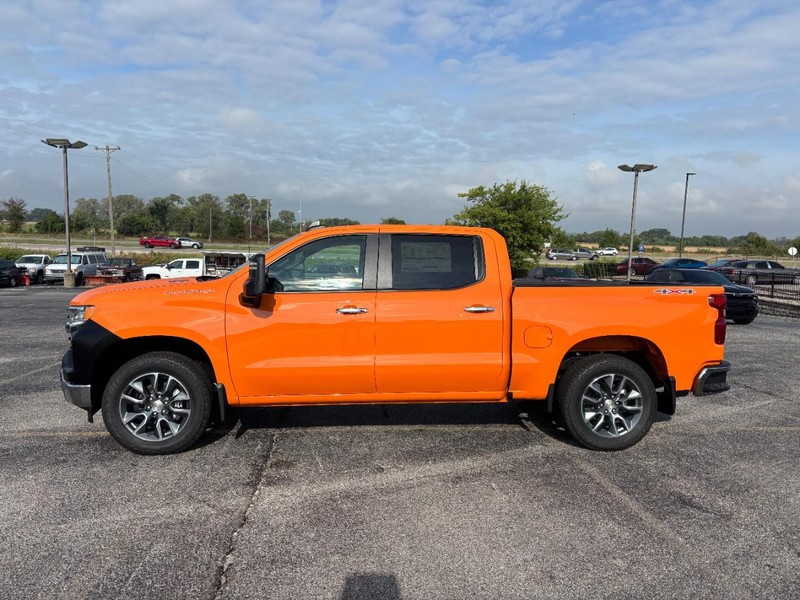Chevrolet Silverado 1500 Vehicle Full-screen Gallery Image 2