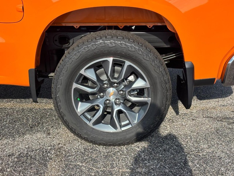 Chevrolet Silverado 1500 Vehicle Full-screen Gallery Image 4