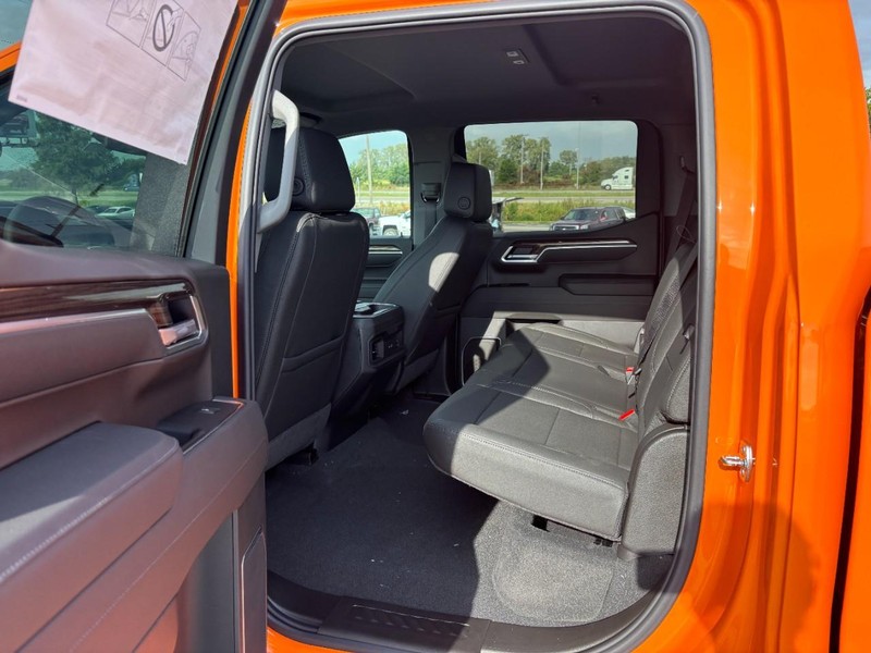 Chevrolet Silverado 1500 Vehicle Full-screen Gallery Image 5
