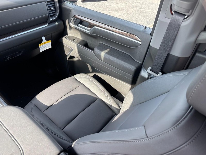 Chevrolet Silverado 1500 Vehicle Full-screen Gallery Image 9