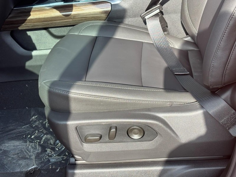 Chevrolet Silverado 1500 Vehicle Full-screen Gallery Image 10