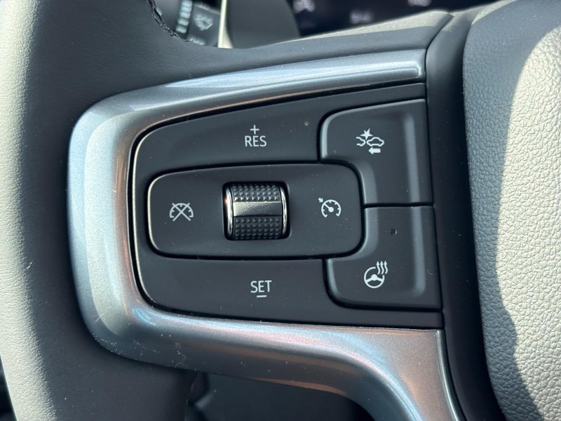 Chevrolet Silverado 1500 Vehicle Full-screen Gallery Image 12