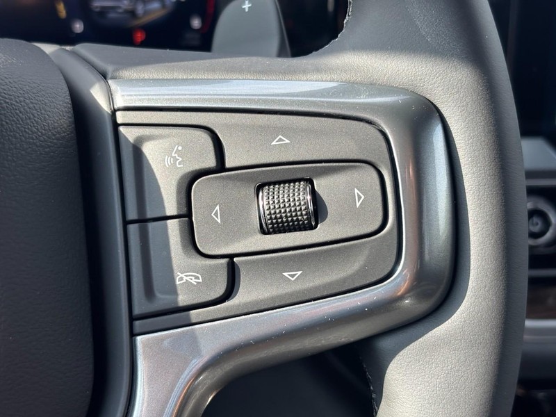 Chevrolet Silverado 1500 Vehicle Full-screen Gallery Image 13