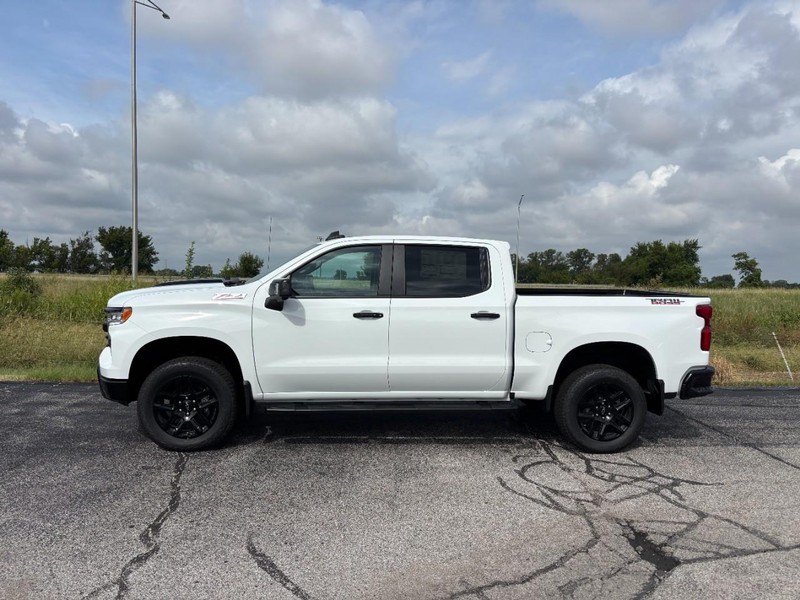 Chevrolet Silverado 1500 Vehicle Full-screen Gallery Image 2