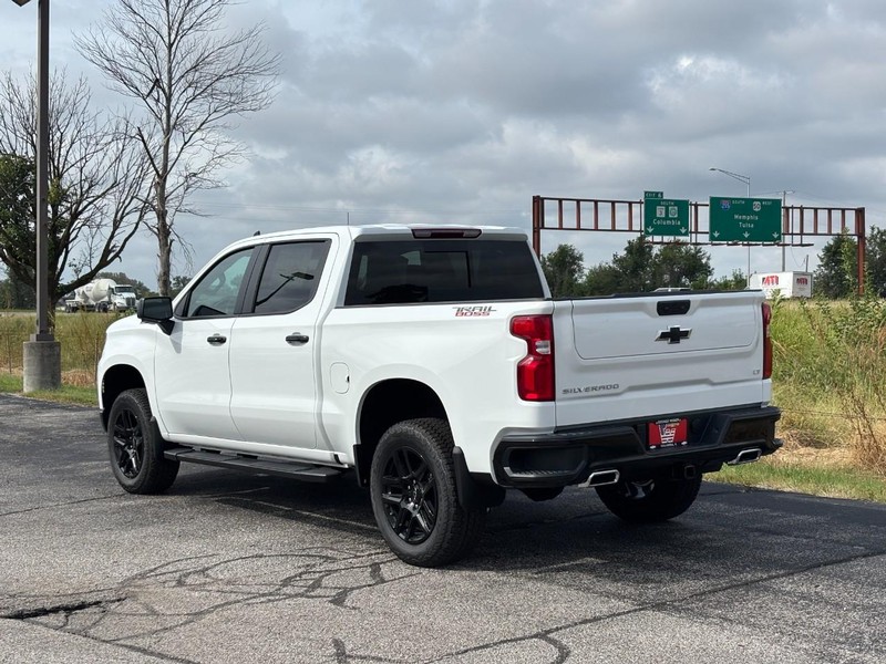 Chevrolet Silverado 1500 Vehicle Full-screen Gallery Image 3