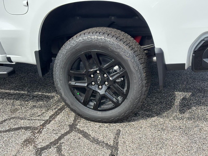 Chevrolet Silverado 1500 Vehicle Full-screen Gallery Image 4