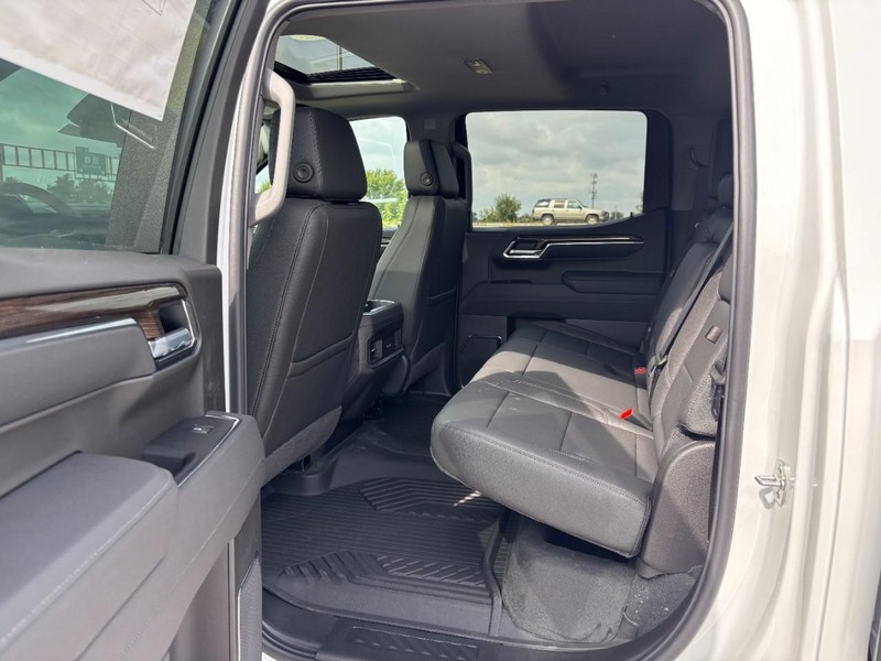 Chevrolet Silverado 1500 Vehicle Full-screen Gallery Image 5