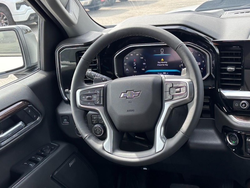 Chevrolet Silverado 1500 Vehicle Full-screen Gallery Image 7