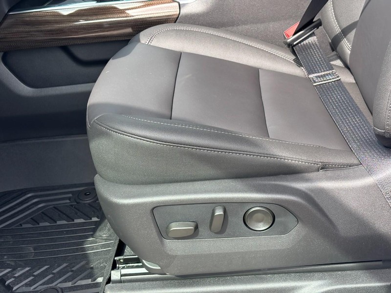 Chevrolet Silverado 1500 Vehicle Full-screen Gallery Image 10