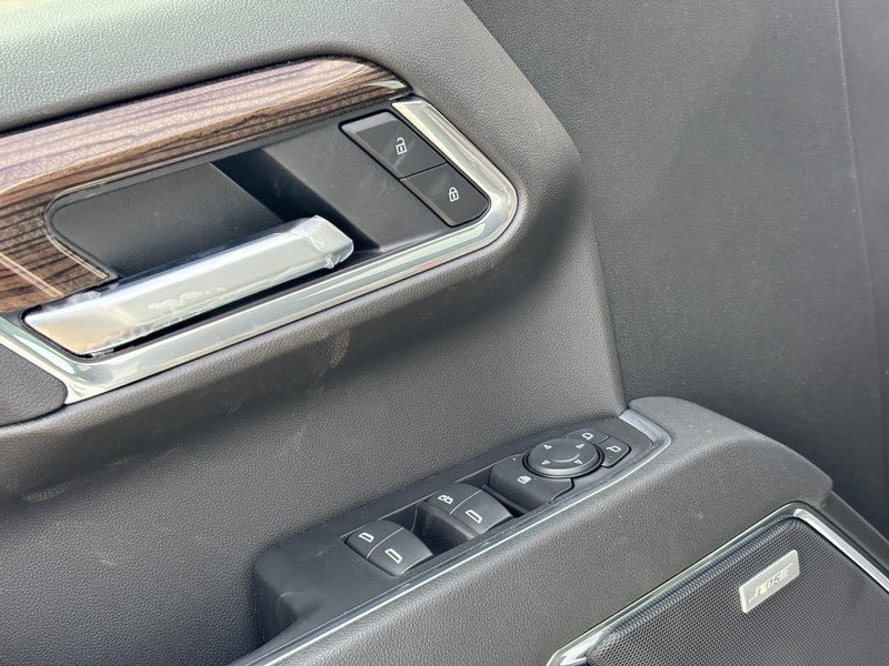 Chevrolet Silverado 1500 Vehicle Full-screen Gallery Image 11