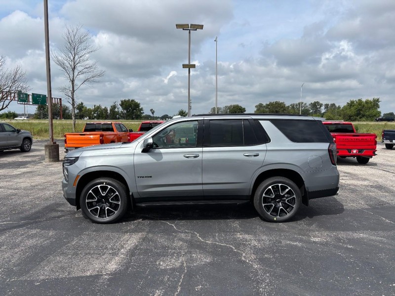 Chevrolet Tahoe Vehicle Full-screen Gallery Image 2