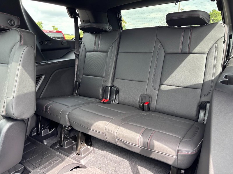 Chevrolet Tahoe Vehicle Full-screen Gallery Image 5